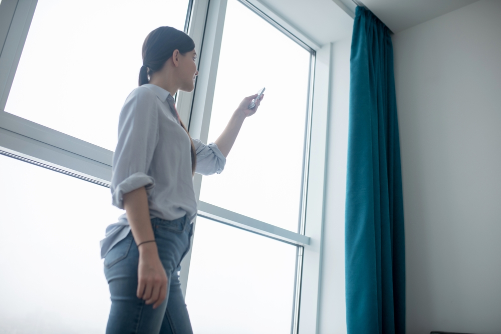 Custom blinds and curtains that adjust automatically to sunlight and weather | Motorised window shades | Somfy blind installers Melbourne