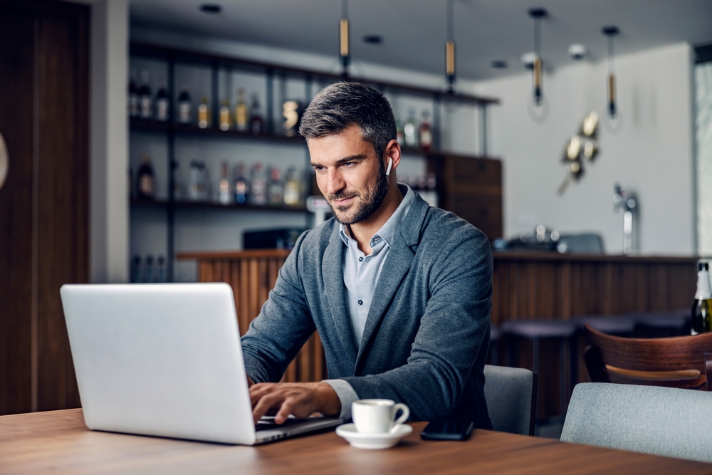 Maintain & Grow Superannuation While Working Overseas | Expert Superannuation Consulting & Expatriate Financial Services | Superannuation Planning with Independent Financial Advisors